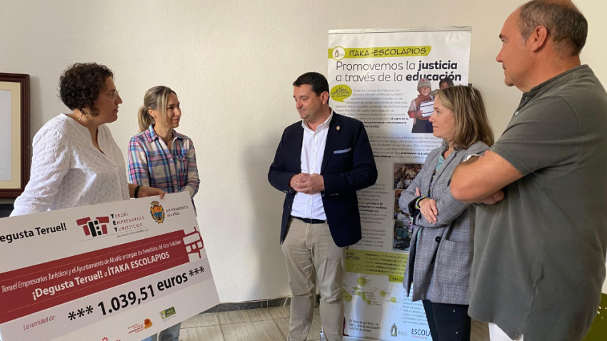 Empresarios Turísticos y el Ayuntamiento de Alcañiz donan 1.039,51 € a Ítaka Escolapios del evento 