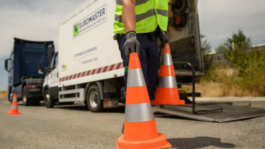 ¿Necesitas un servicio de averías urgente para tus vehículos pesados? Serafín Fallado S.L. ofrece asistencia en carretera OK24