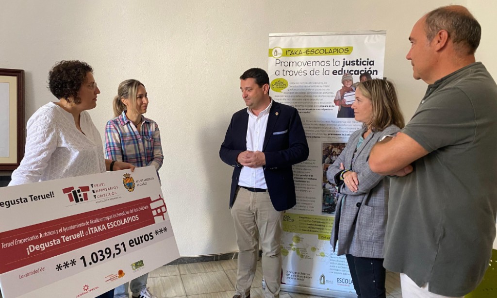Empresarios Turísticos y el Ayuntamiento de Alcañiz donan 1.039,51 € a Ítaka Escolapios del evento 