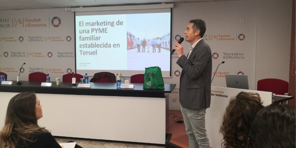 El Grupo FANDOS participa en los seminarios del Máster en Marketing e Investigación de Mercados de la Universitat de València