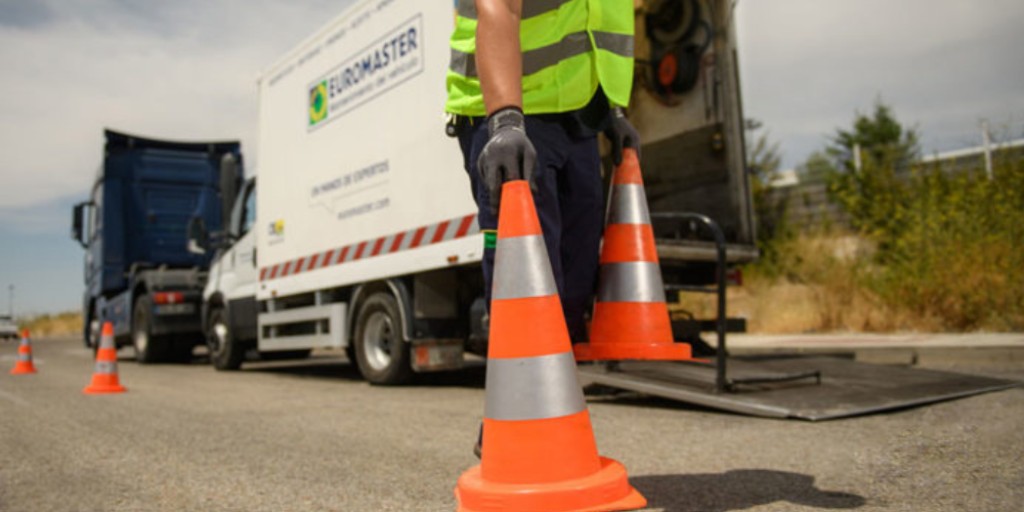 ¿Necesitas un servicio de averías urgente para tus vehículos pesados? Serafín Fallado S.L. ofrece asistencia en carretera OK24