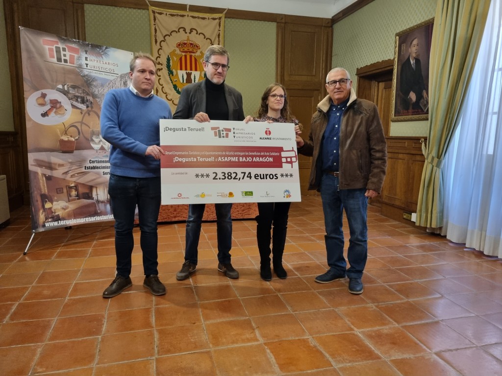 Empresarios turísticos y Ayuntamiento de Alcañiz donan 2.382,74 € a ASAPME Bajo Aragón del evento “DEGUSTA TERUEL”